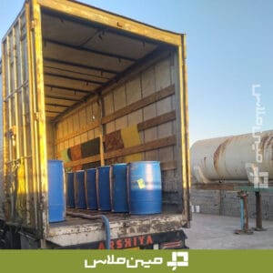 بشکه‌های آبی در قسمت بار کامیون میهن ملاس